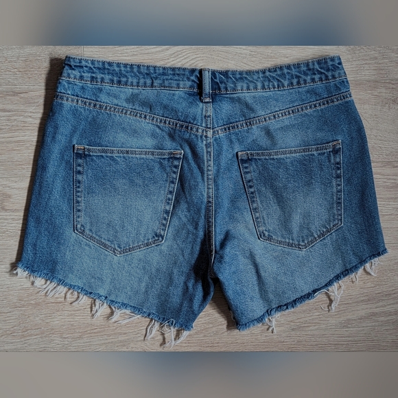 H&M Distressed Denim Shorts - Picture 2 of 4